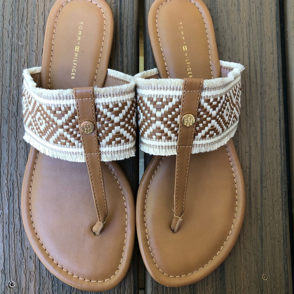 9.5 tommy hillfigure thong sandals